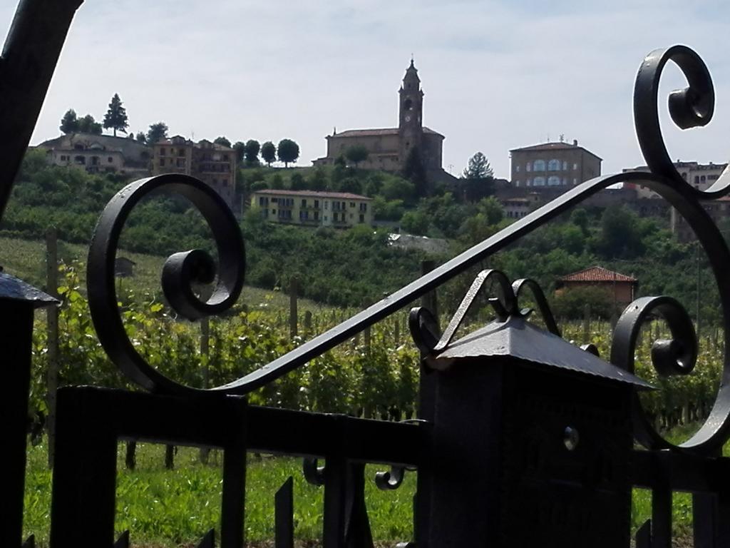 Casa Badinot Vendégház Diano dʼAlba Kültér fotó